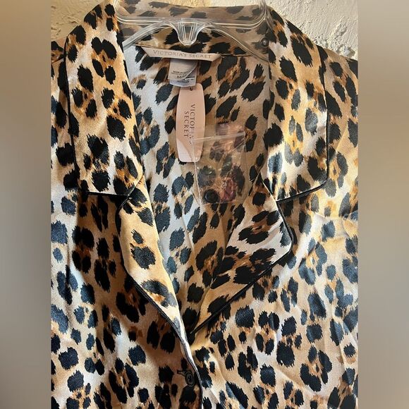 Victoria Secret NWT Leopard Print Women's button up pajama top, medium - Picture 5 of 10